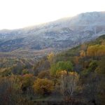La sierra de Chía con el Sol ya casi escondido, un tapiz de colores colgado en los árboles y las primeras nieves asomando en las alturas: es el otoño en nuestro valle.